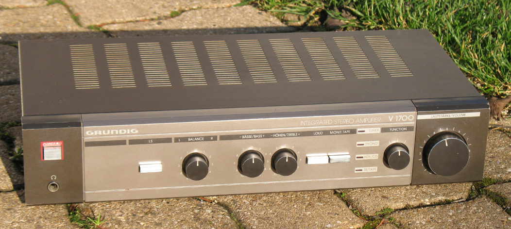 Grundig V1700